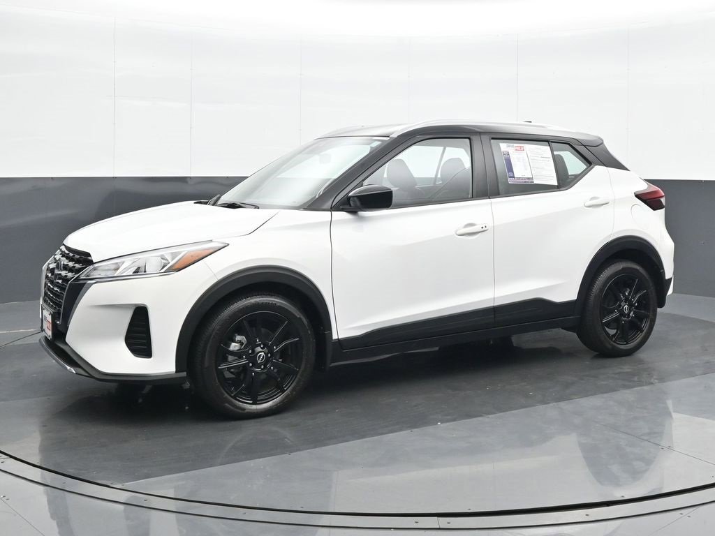Used 2023 Nissan Kicks SV image 2
