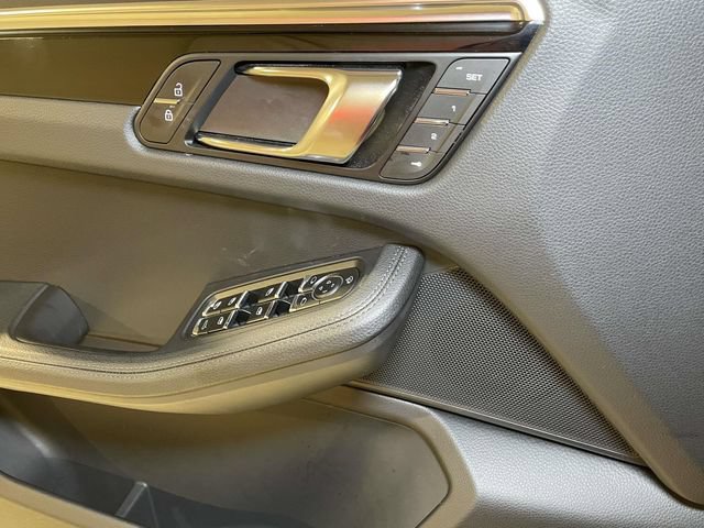Certified 2026 Porsche Macan AWD/4WD image 38