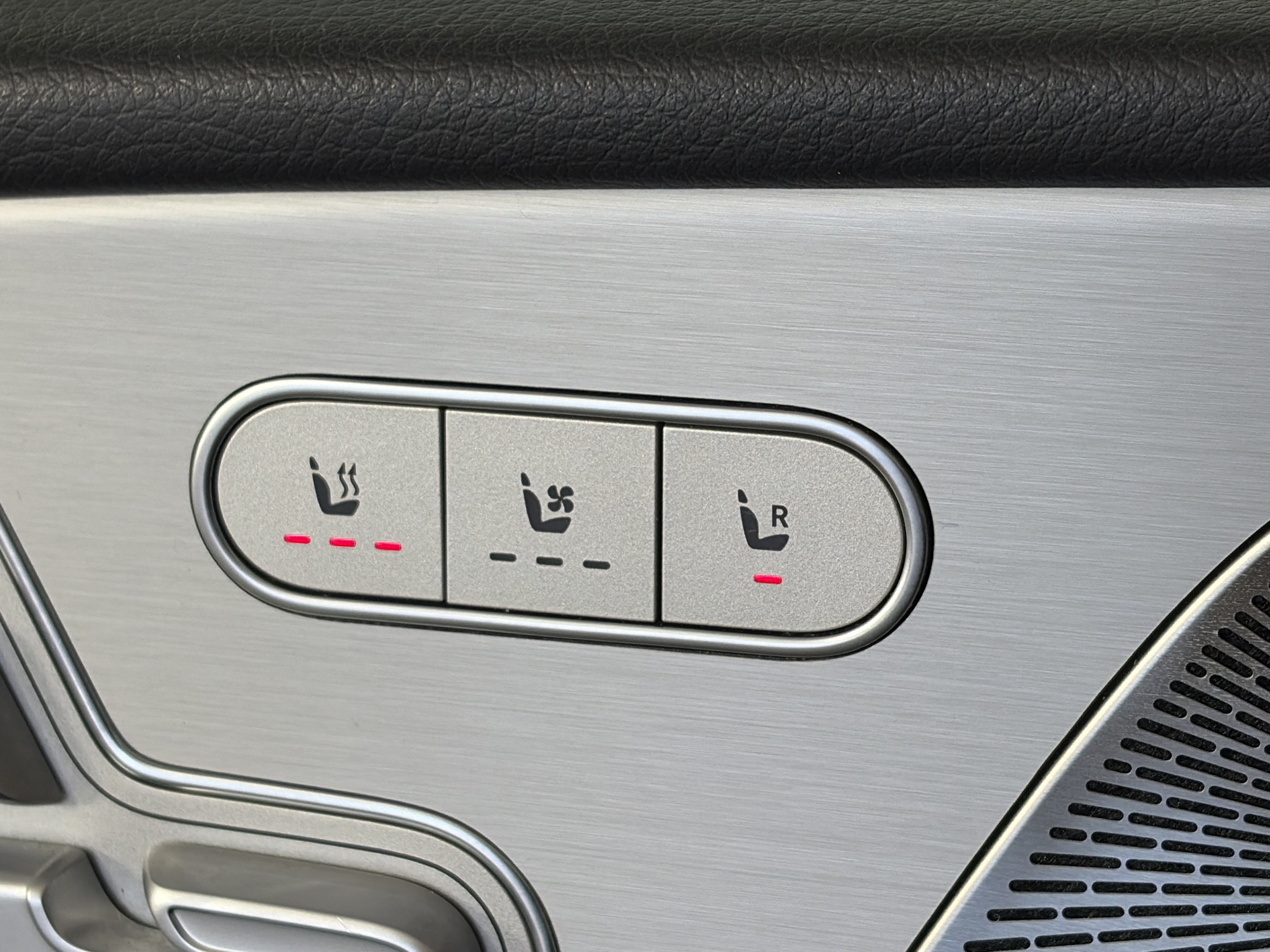 Certified 2025 Mercedes-Benz GLS 450 4MATIC image 29