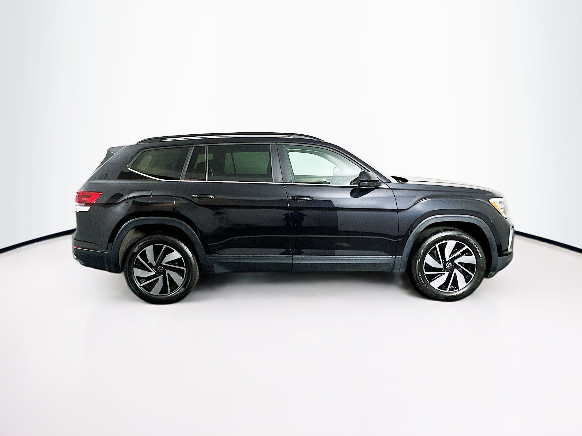 Used 2025 Volkswagen Atlas SE image 10