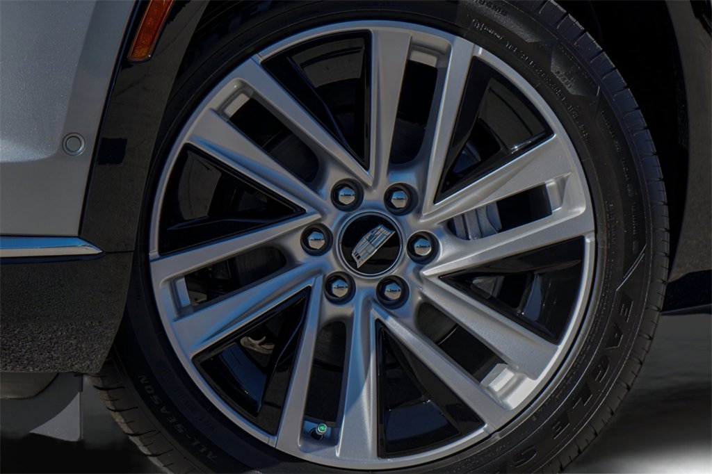 New 2026 Cadillac Vistiq Luxury image 2