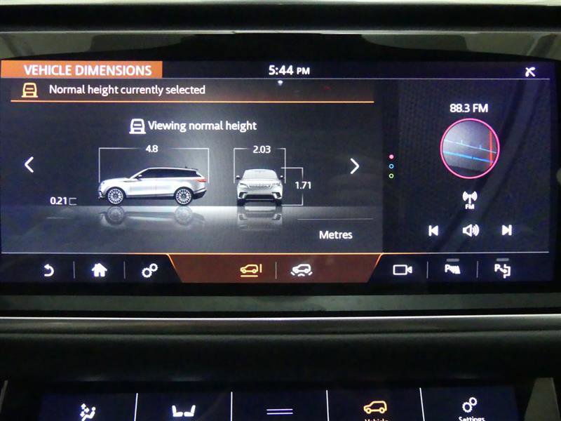 Used 2019 Land Rover Range Rover Velar R-Dynamic HSE image 15