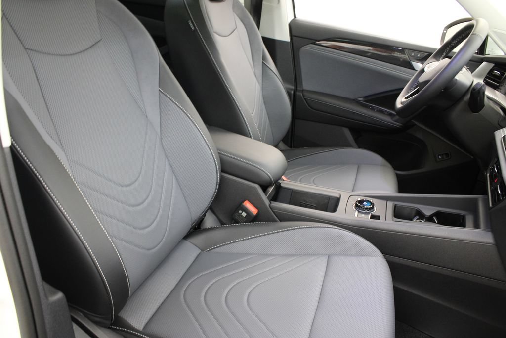New 2026 Volkswagen Tiguan SE FWD image 23