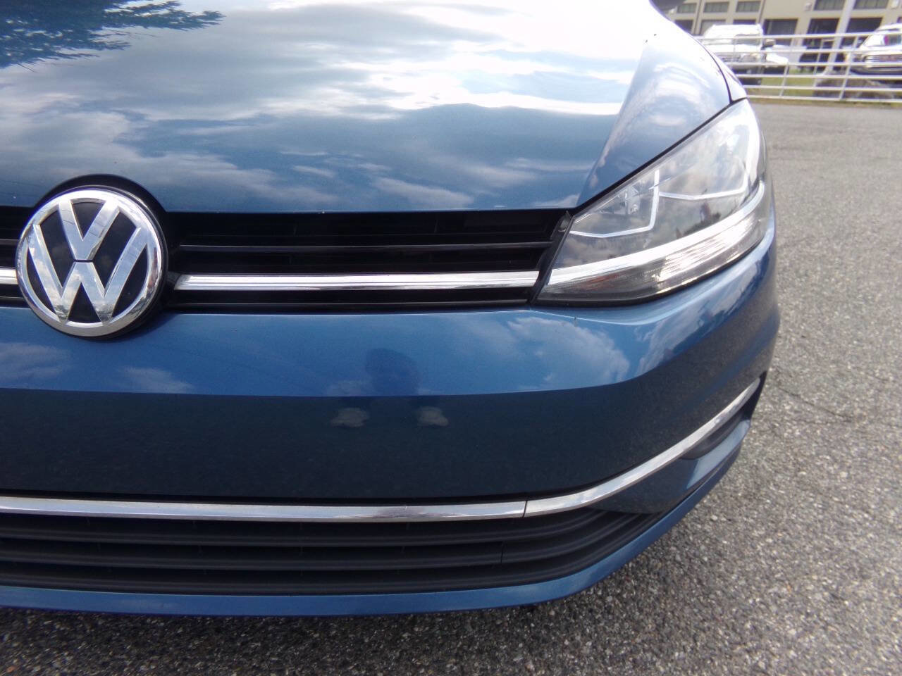 Used 2018 Volkswagen Golf S image 11