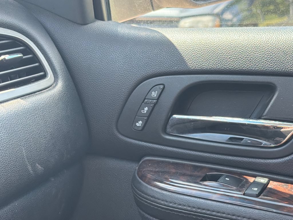 Used 2012 GMC Yukon XL Denali AWD/4WD image 26