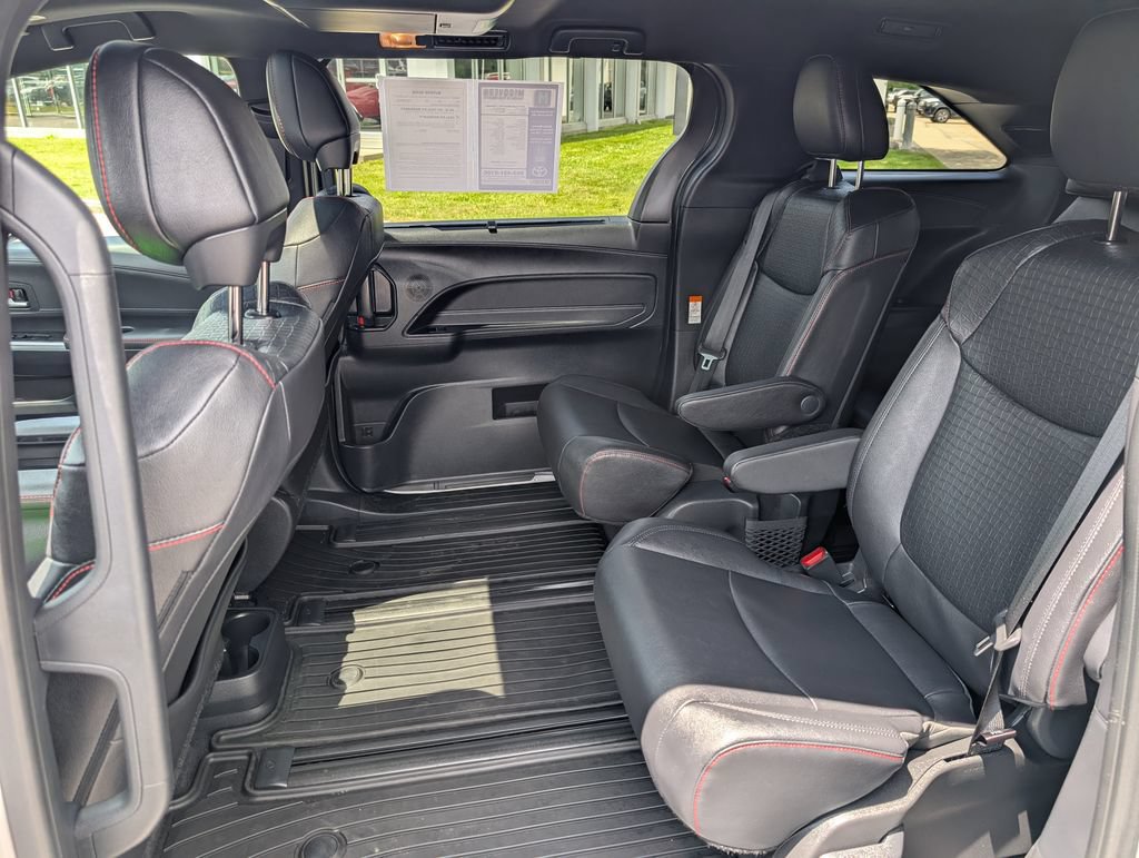 Used 2025 Toyota Sienna XSE w/ XSE Plus Package AWD/4WD image 21