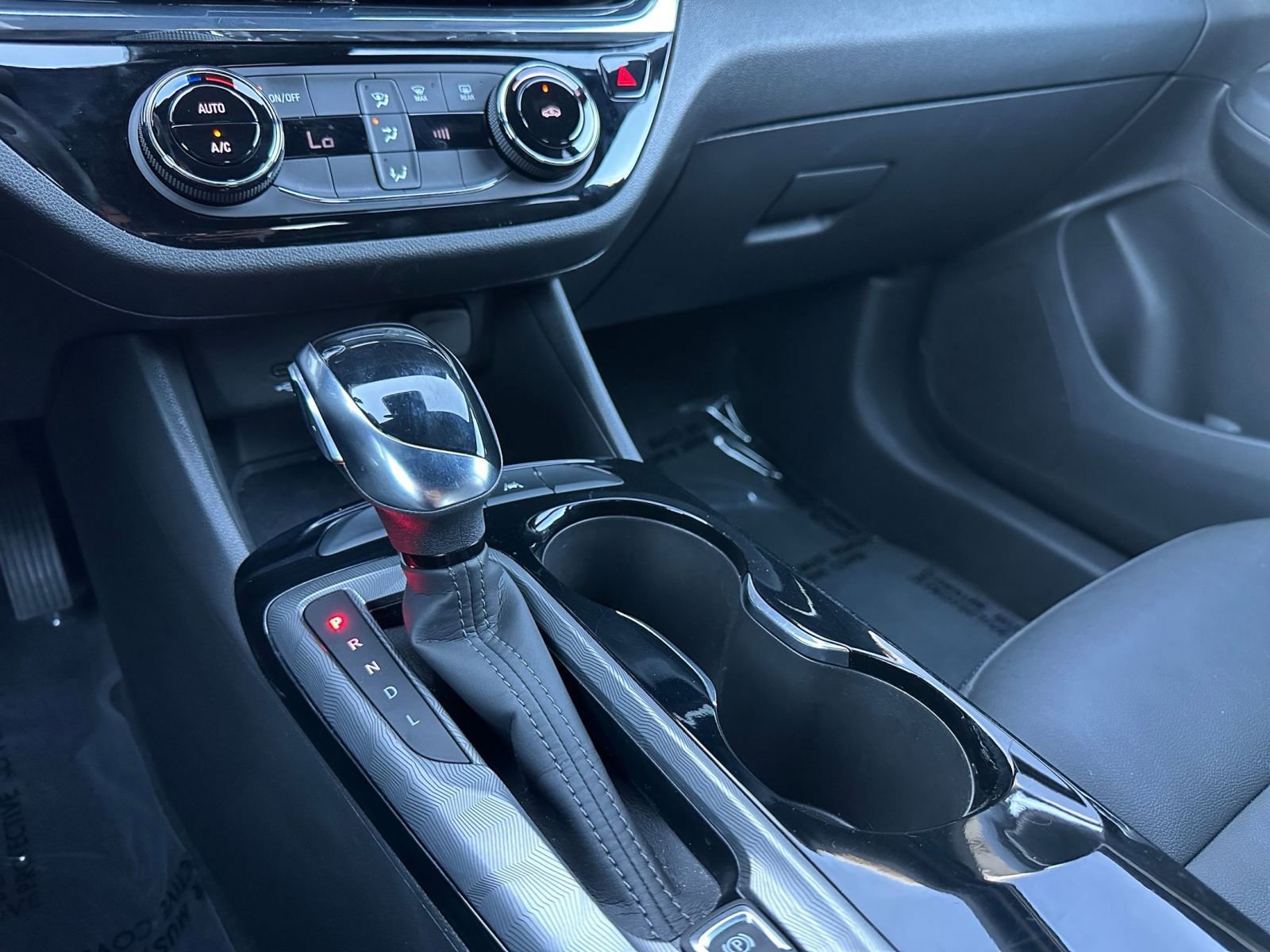 Used 2025 Buick Envista Sport Touring image 39