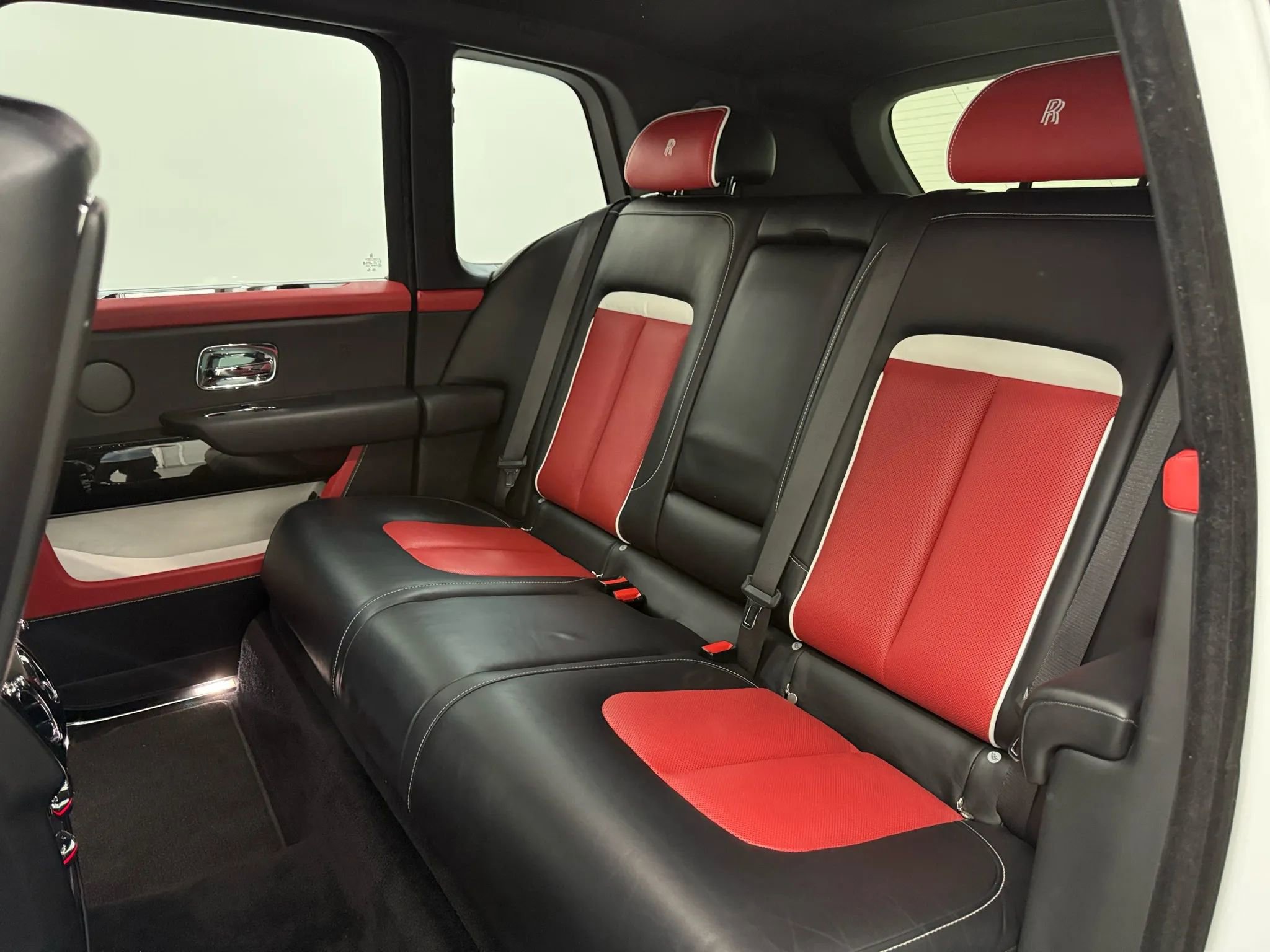 Used 2020 Rolls-Royce Cullinan image 13