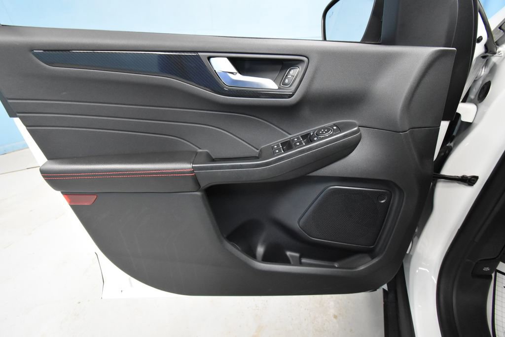 Used 2024 Ford Escape ST-Line w/ Equipment Group 301A FWD image 5