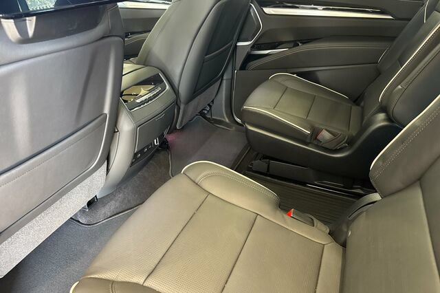 New 2026 Cadillac Escalade Sport w/ LPO, ONYX Package AWD/4WD image 12