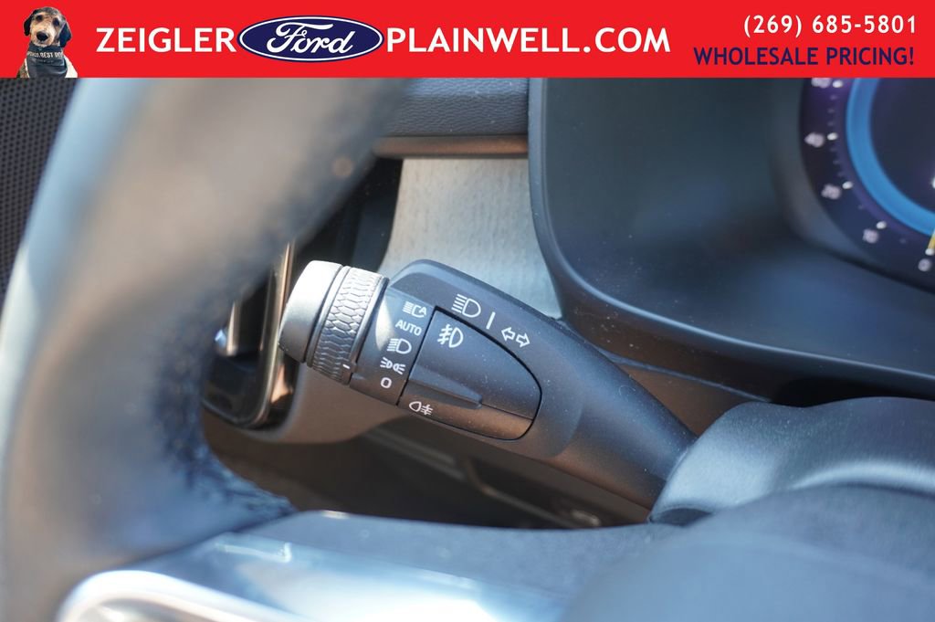 Used 2023 Volvo XC40 B5 Plus w/ Protection Package Premier image 28