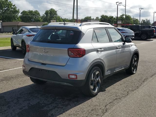 Used 2026 Hyundai Venue SEL FWD image 3