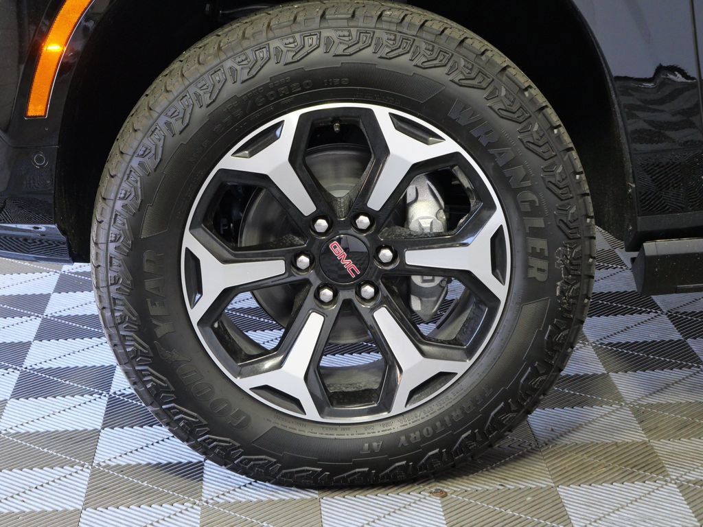 New 2026 GMC Yukon XL AT4 w/ AT4 Premium Package AWD/4WD image 9