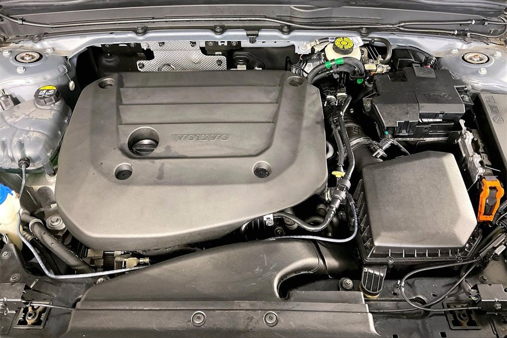 Used 2023 Volvo XC40 B4 Plus w/ Driver Assist Package image 9