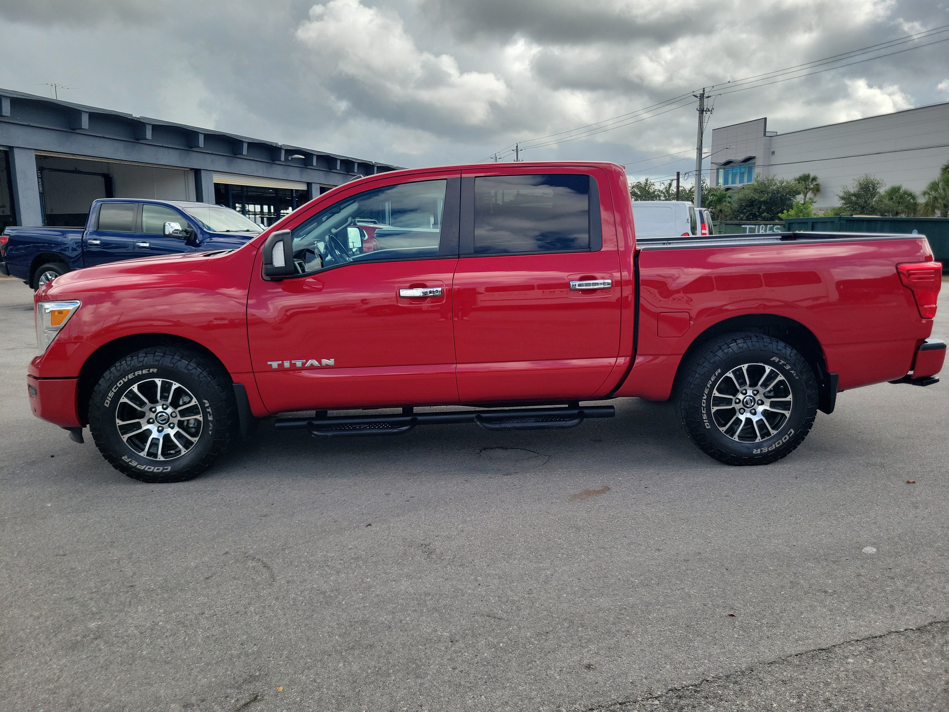 Used 2021 Nissan Titan SV w/ SV Convenience Package AWD/4WD image 8
