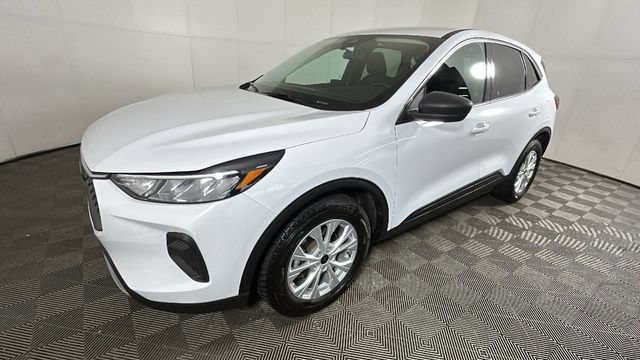 Used 2023 Ford Escape Active w/ Cold Weather Package FWD image 6