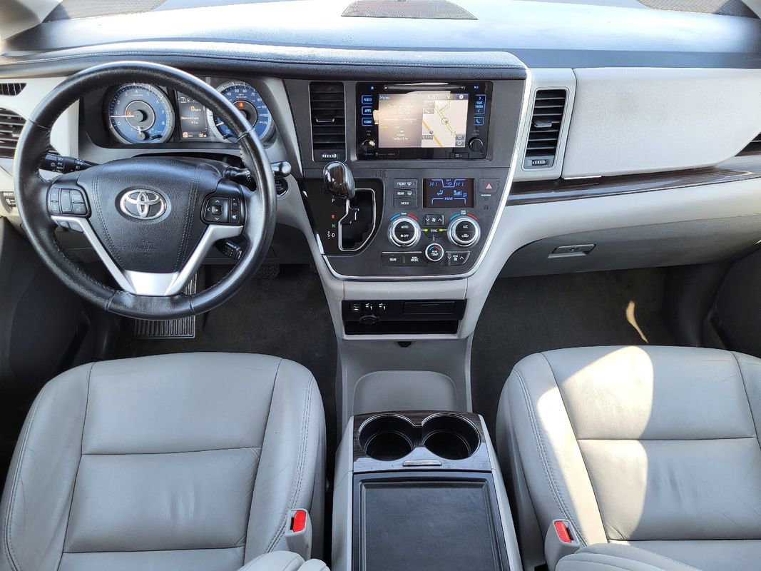 Used 2017 Toyota Sienna XLE w/ XLE Navigation Package AWD/4WD image 30
