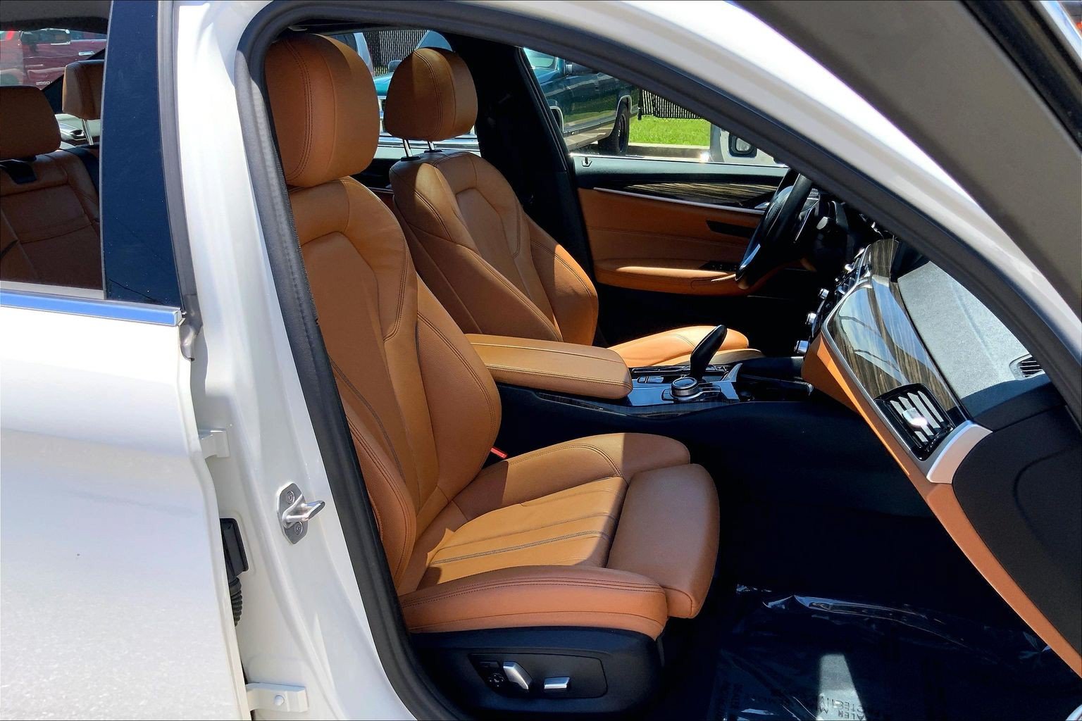 Used 2022 BMW 530i xDrive w/ Premium Package AWD/4WD image 9