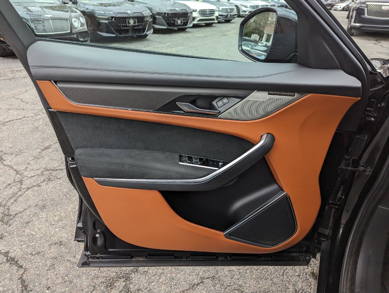 Used 2023 Jaguar F-PACE SVR image 11