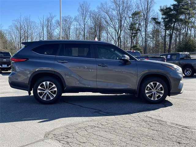 Used 2023 Toyota Highlander XLE image 6