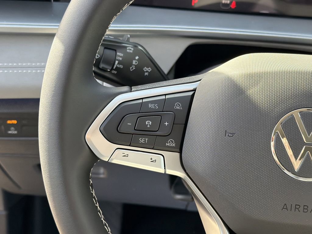 New 2026 Volkswagen Tiguan SE image 27