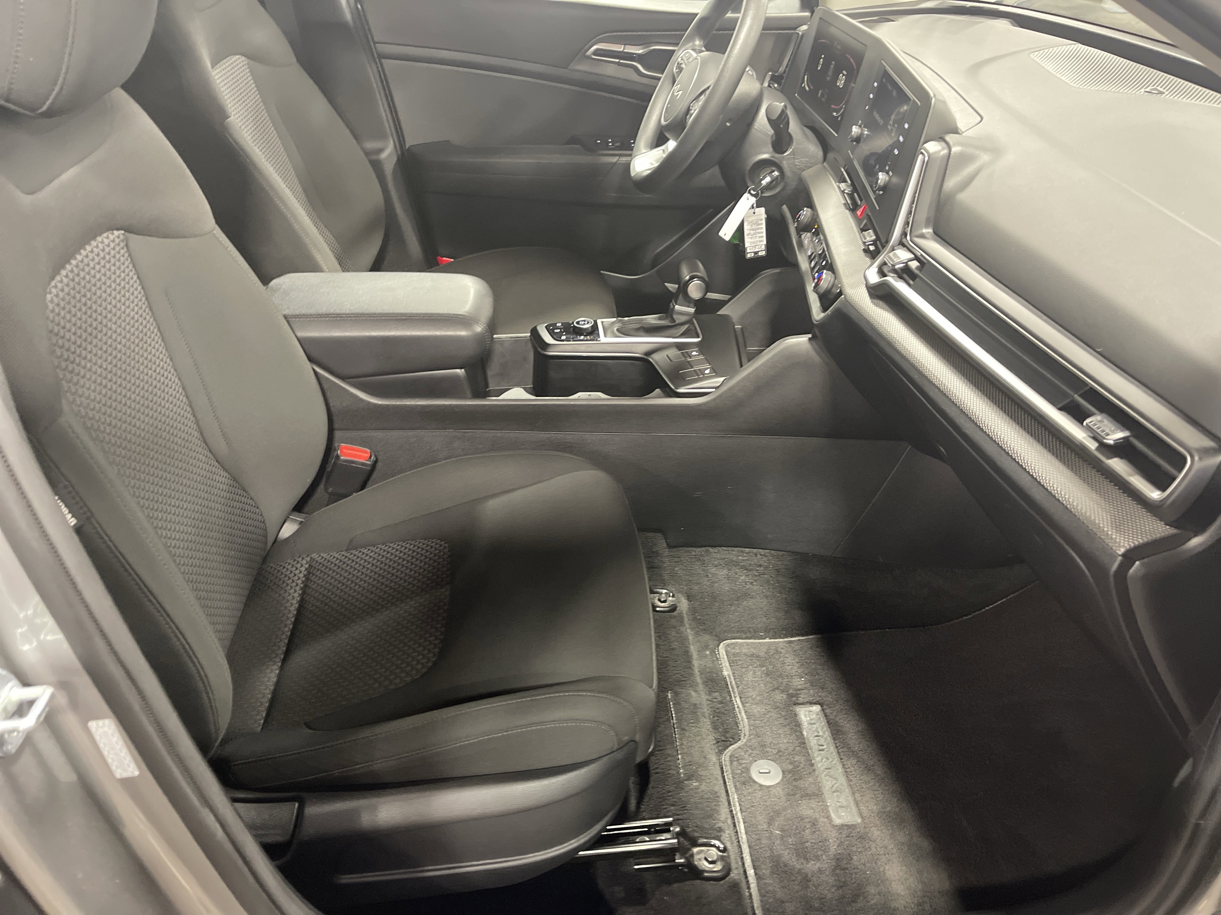 Used 2023 Kia Sportage LX image 12