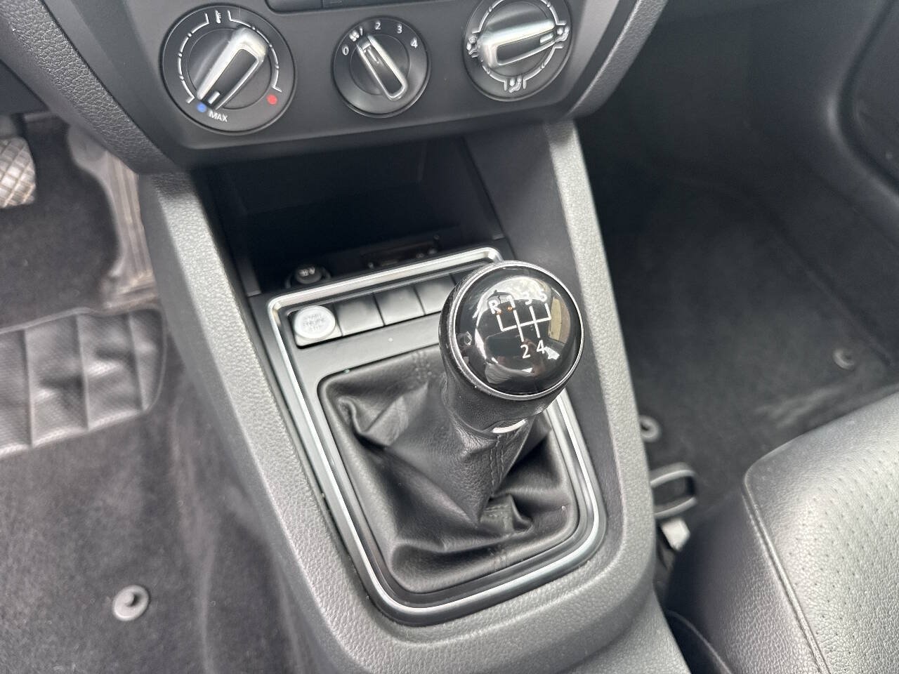 Used 2017 Volkswagen Jetta SE FWD image 39