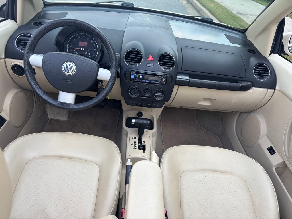 Used 2006 Volkswagen Beetle Convertible w/ Package 1 FWD image 5