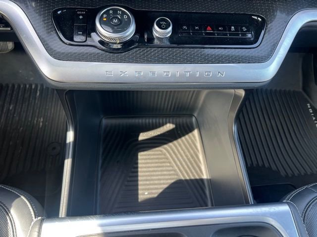 Used 2025 Ford Expedition Platinum w/ Stealth Performance Package AWD/4WD image 29