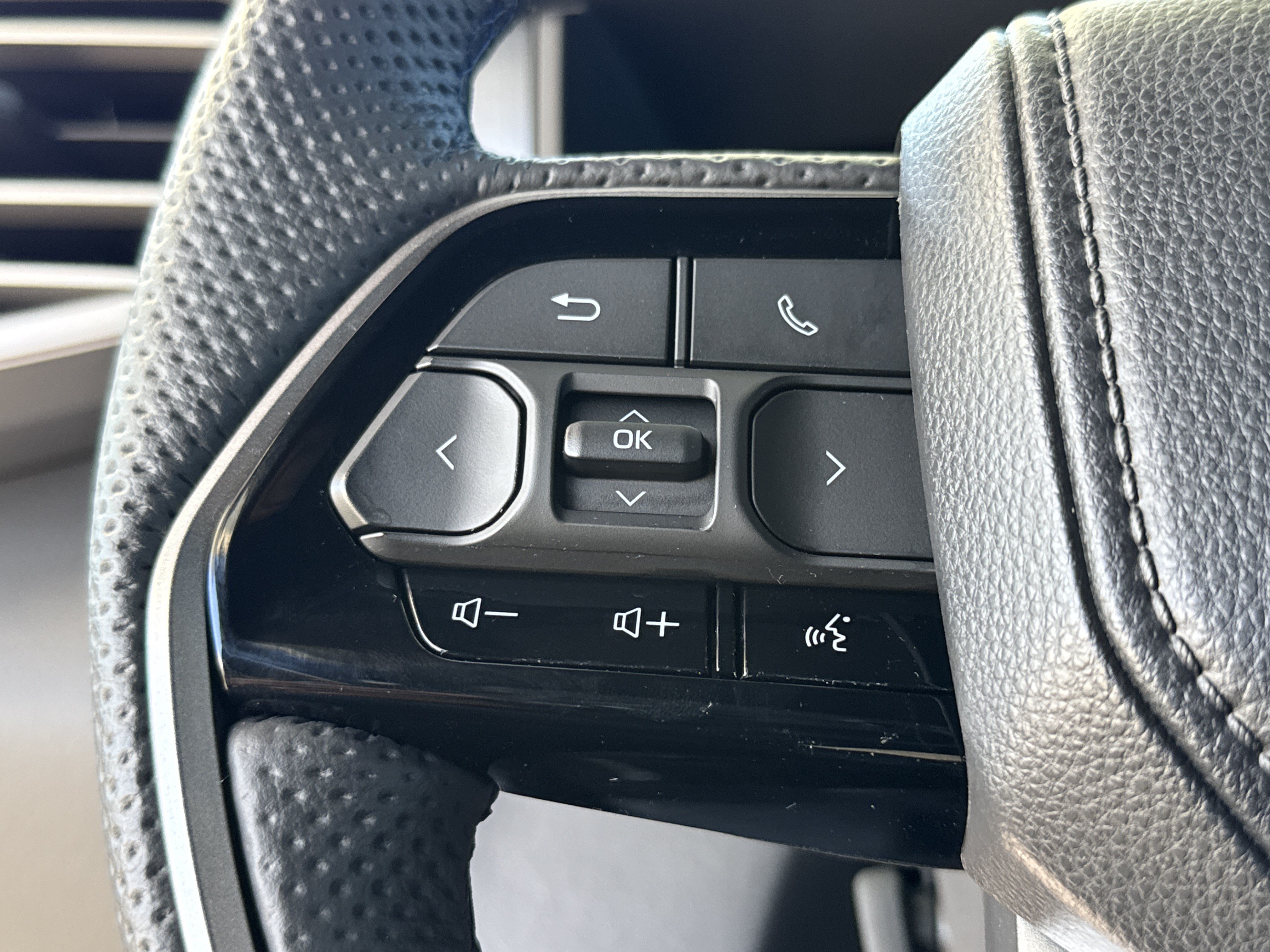 Used 2026 Toyota Sequoia Platinum AWD/4WD image 20