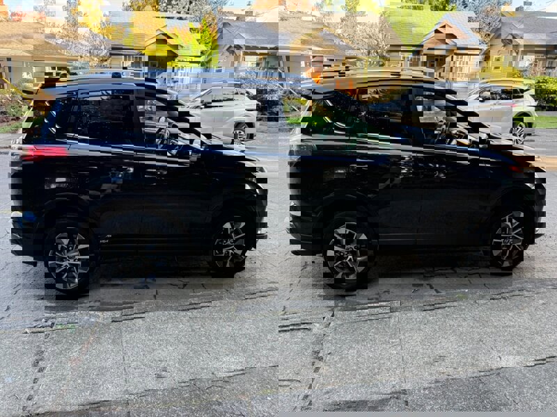 Used 2018 Toyota RAV4 LE image 6