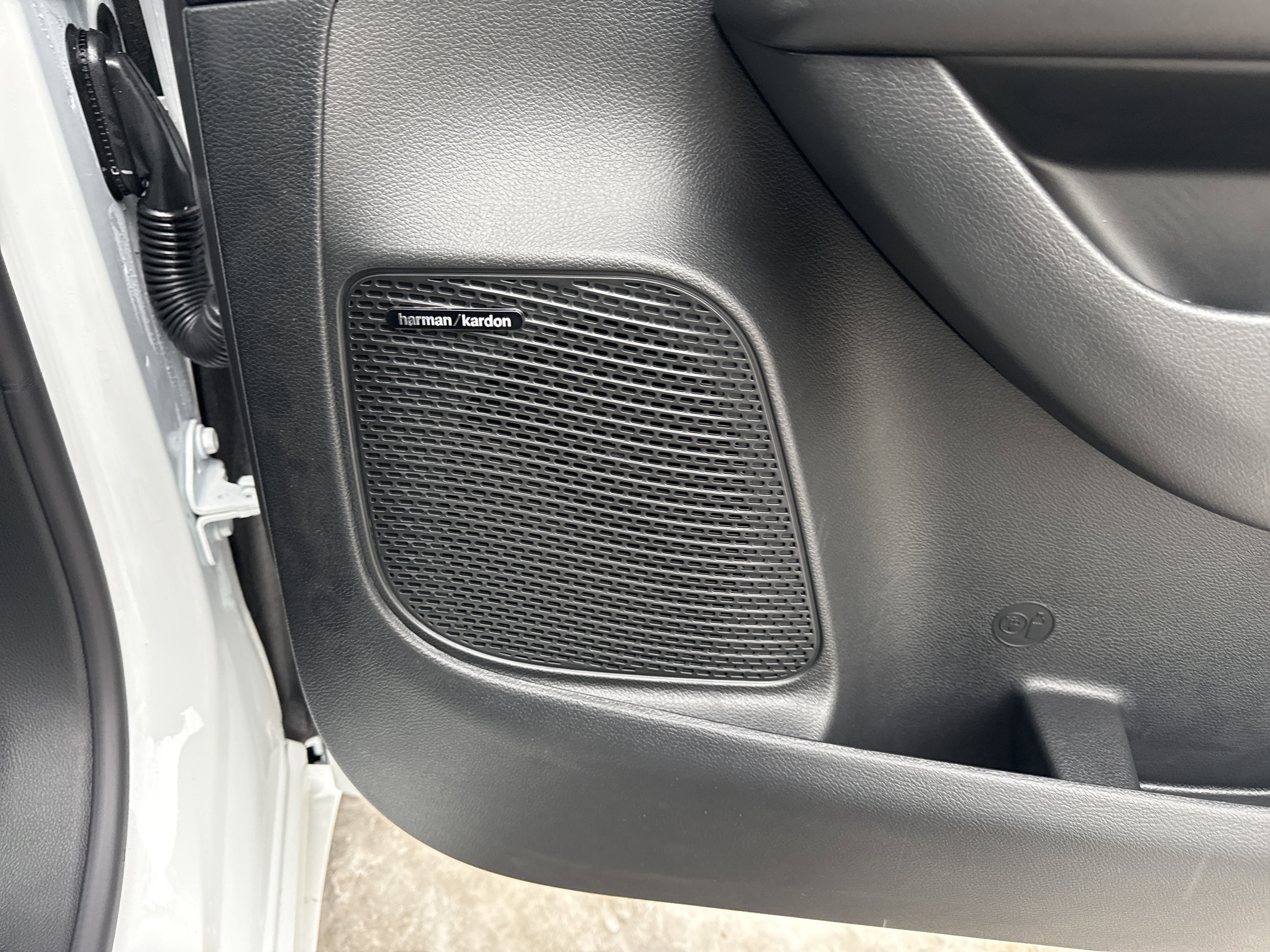 New 2026 Chrysler Pacifica Limited w/ Uconnect Theater Family Group image 37