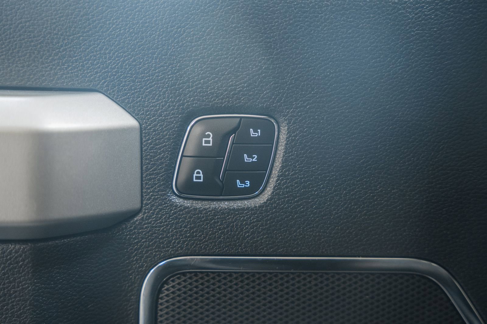 Used 2022 Ford F250 Lariat w/ Black Appearance Pkg image 52