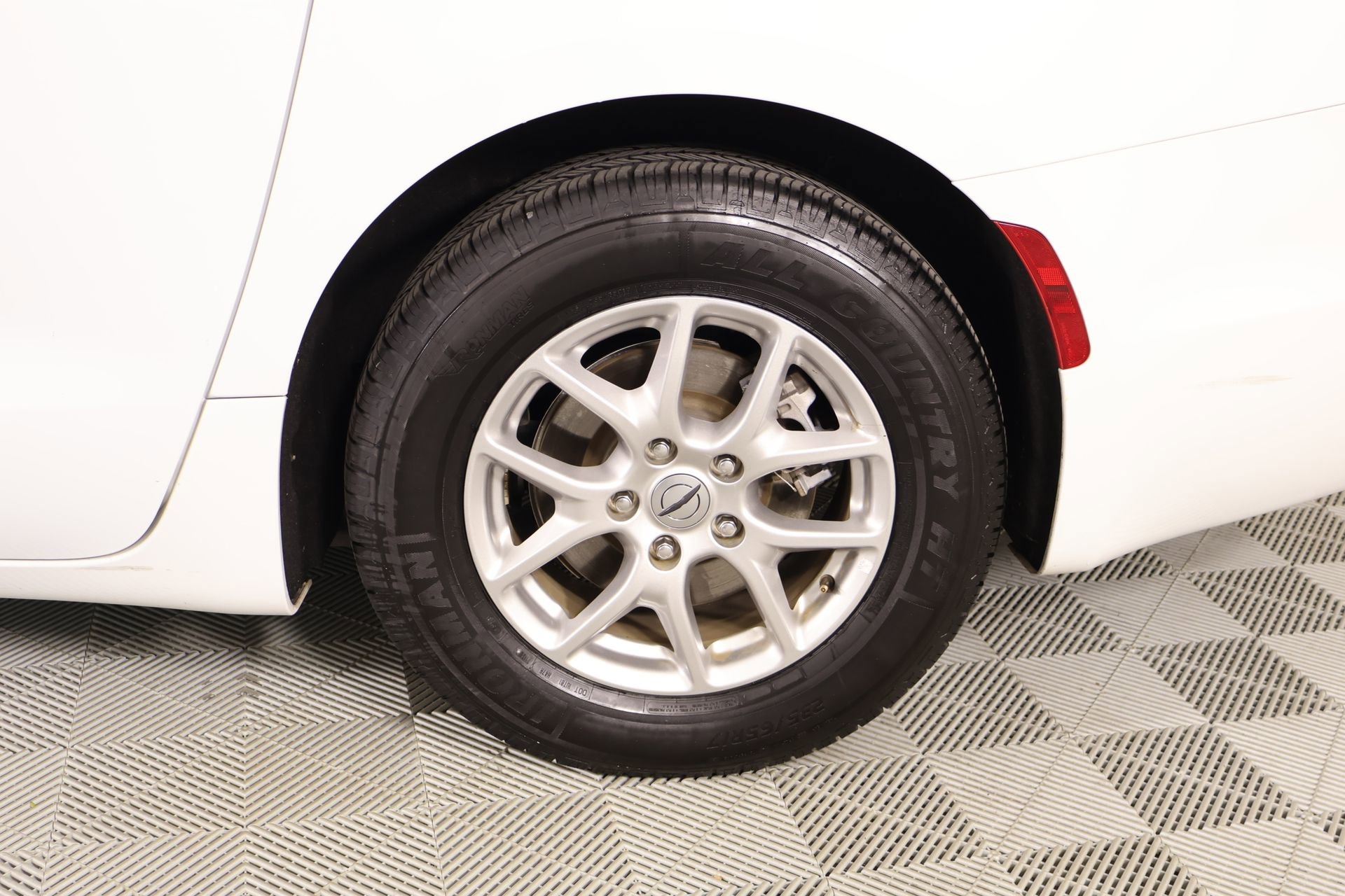Used 2023 Chrysler Pacifica Touring-L FWD image 19