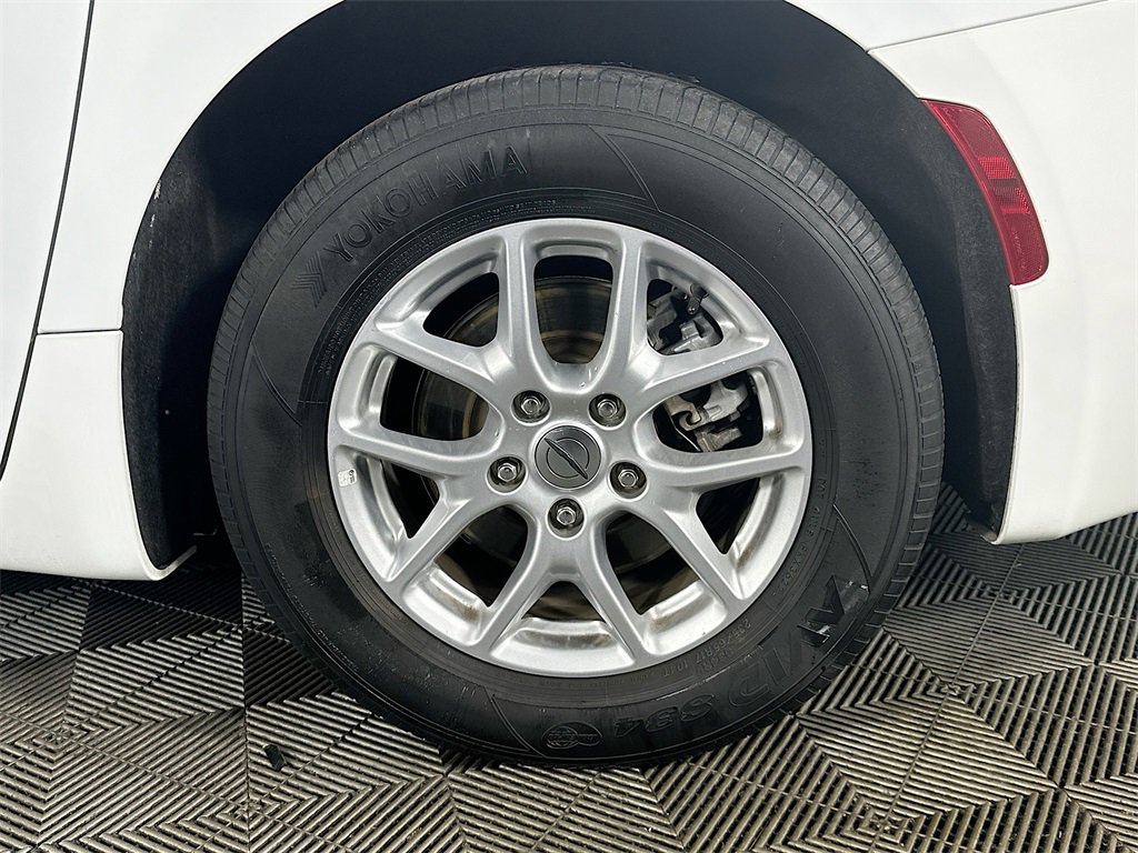 Used 2023 Chrysler Voyager LX image 35