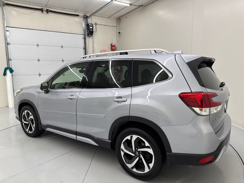 Used 2023 Subaru Forester Touring AWD/4WD image 4