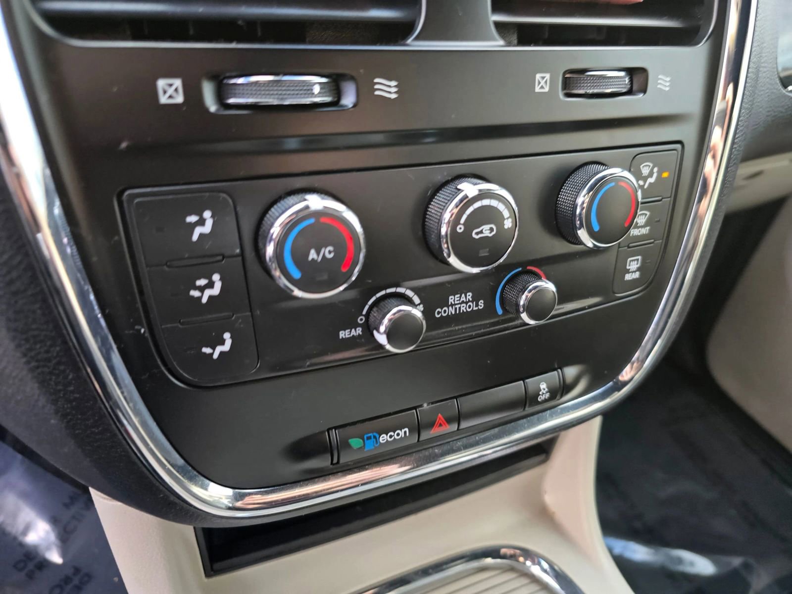 Used 2019 Dodge Grand Caravan SXT FWD image 21