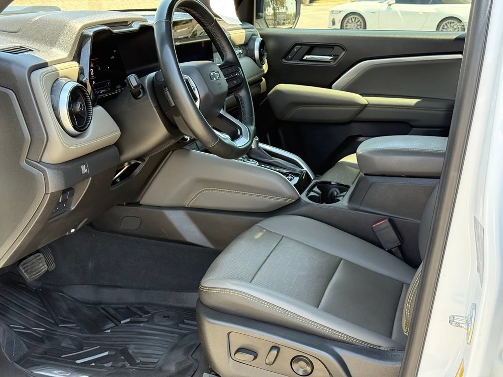 Used 2025 Chevrolet Colorado ZR2 AWD/4WD image 5