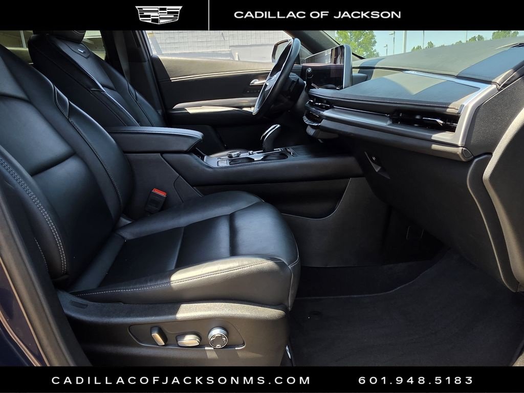 Certified 2025 Cadillac XT4 Premium Luxury AWD/4WD image 23