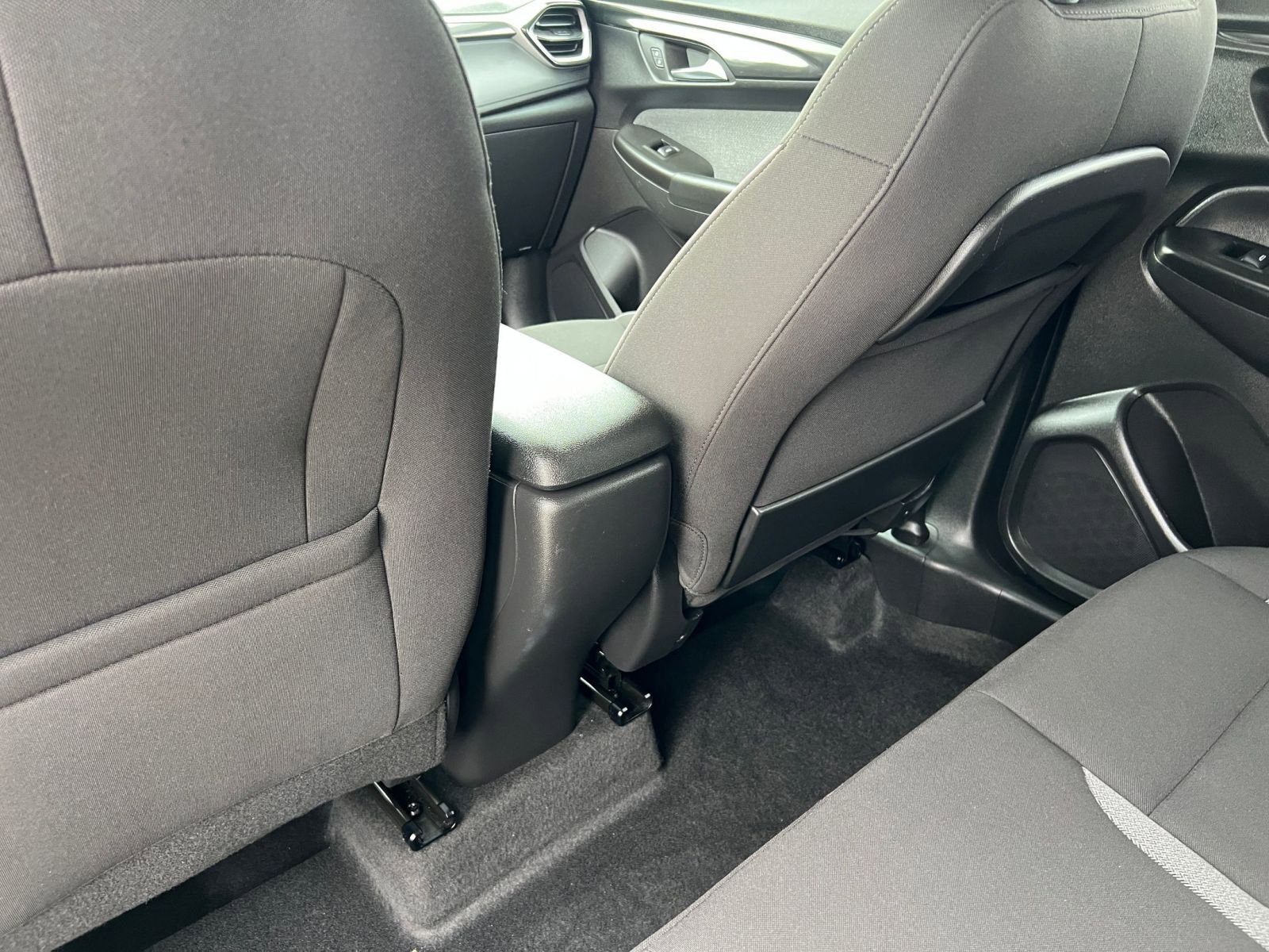 Used 2025 Chevrolet TrailBlazer LT FWD image 25