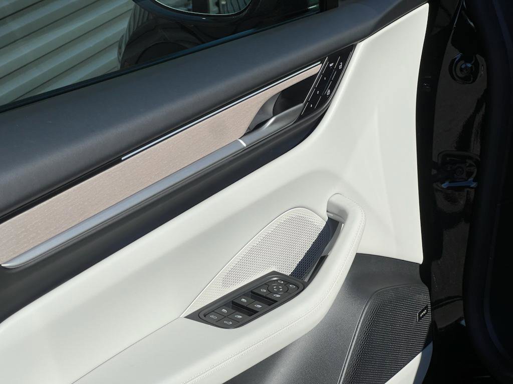 Certified 2024 Porsche Macan 4 Electric image 17