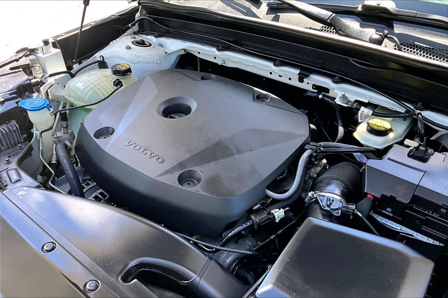 Used 2019 Volvo XC40 AWD T5 image 32