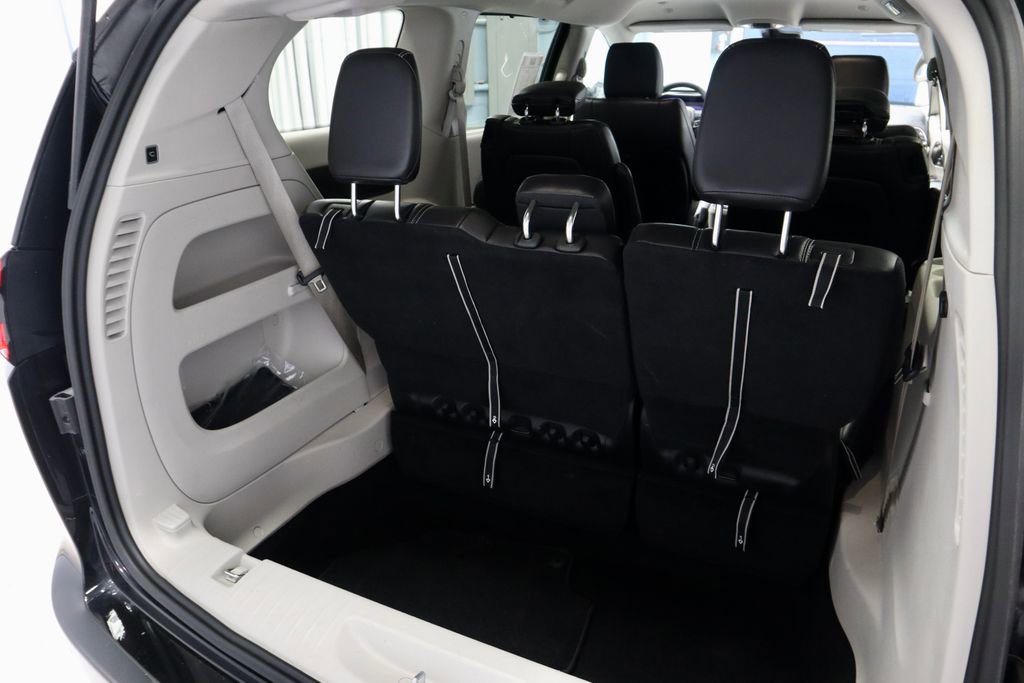 Used 2024 Chrysler Pacifica Touring-L FWD image 13