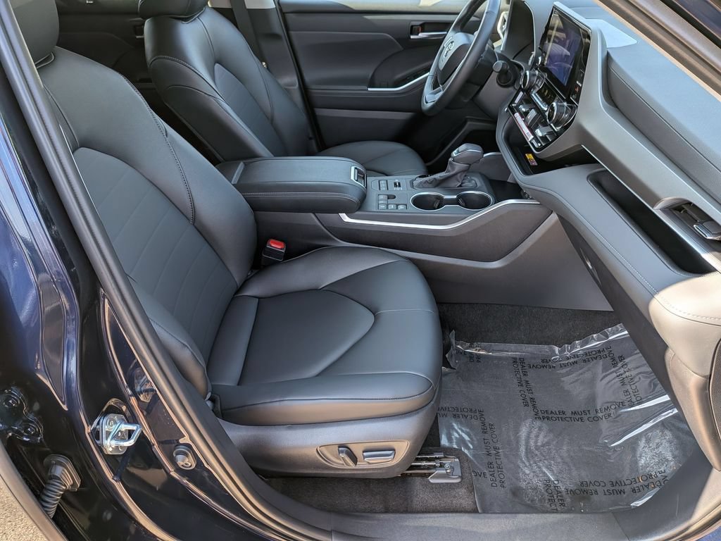 Used 2026 Toyota Highlander XLE AWD/4WD image 40