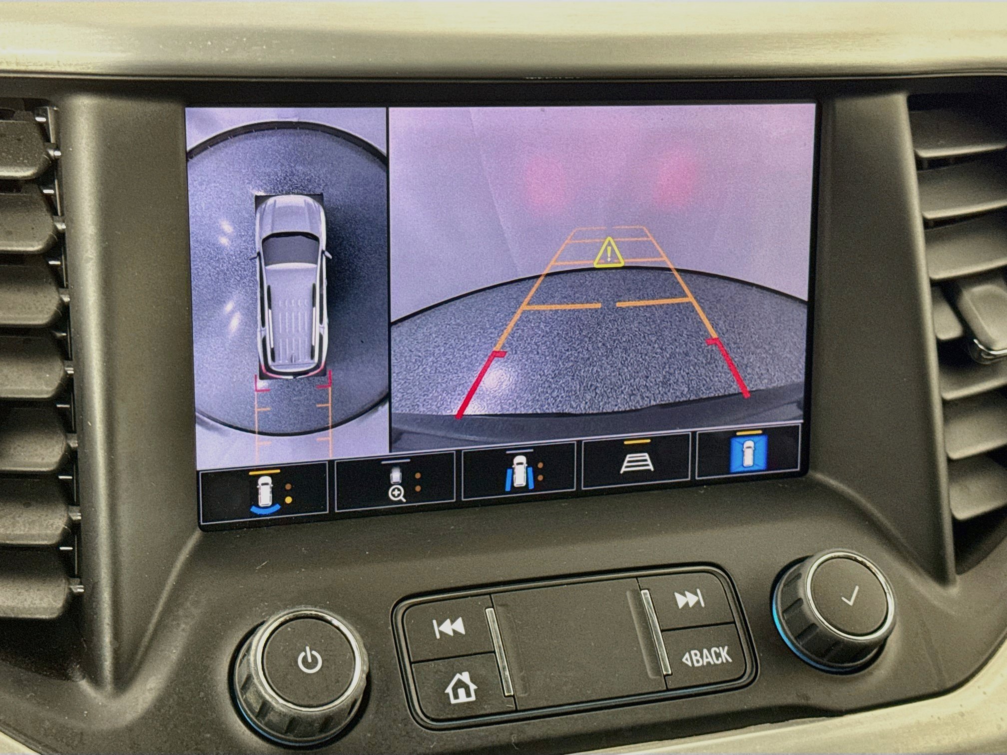 Used 2022 GMC Acadia SLT w/ Technology Package AWD/4WD image 14