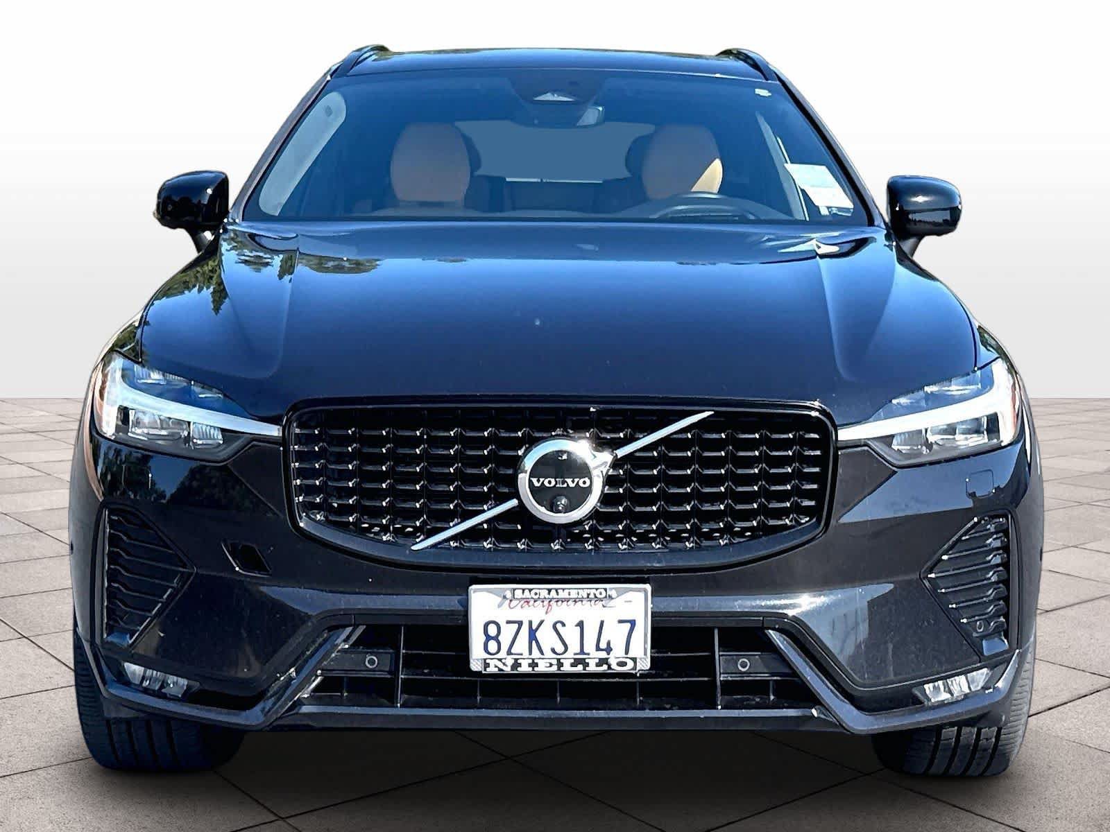 Used 2023 Volvo XC60 B6 Ultimate w/ Protection Package Premier AWD/4WD image 3