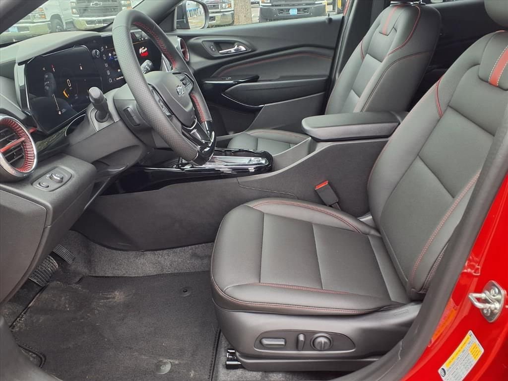 New 2026 Chevrolet Trax RS w/ Sunroof Package FWD image 7