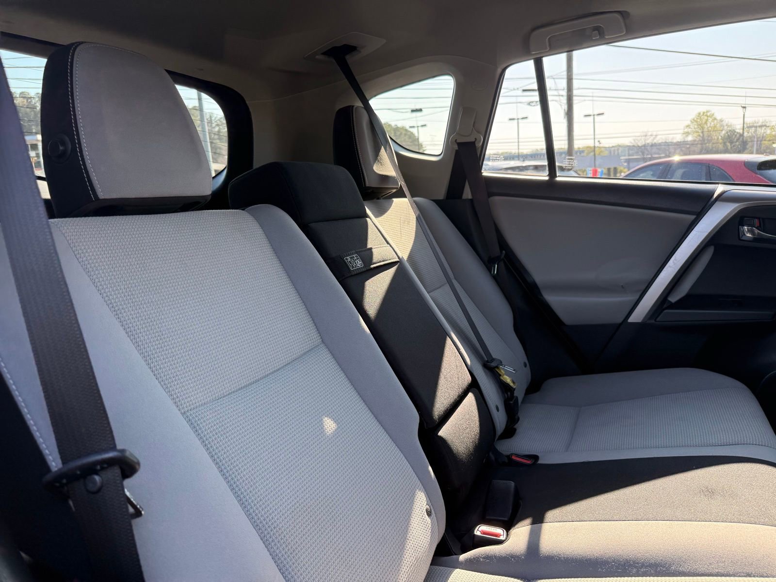 Used 2018 Toyota RAV4 XLE AWD/4WD image 31