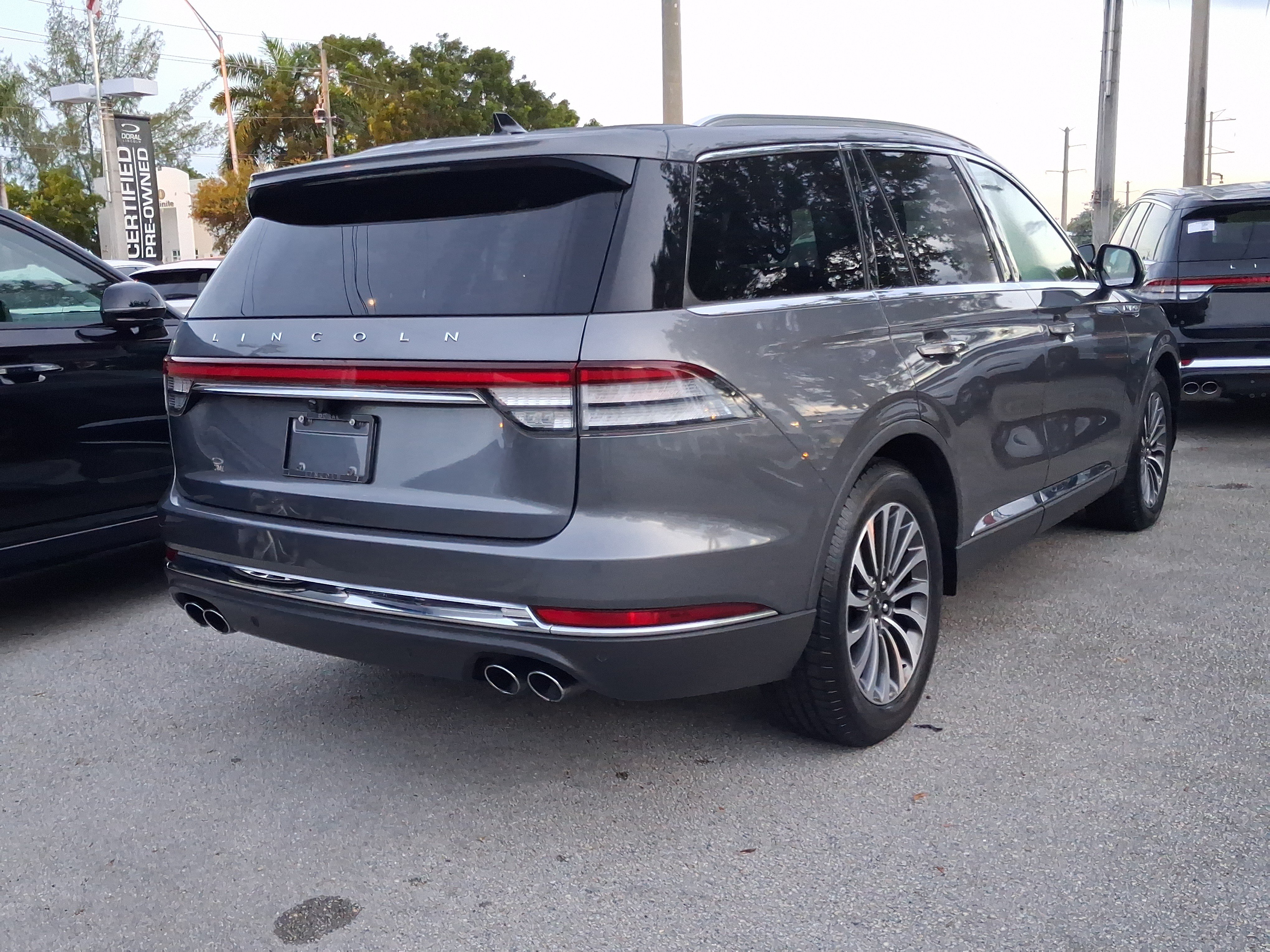 Used 2021 Lincoln Aviator Reserve RWD image 4