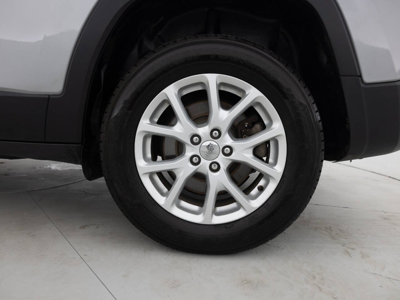 Used 2015 Jeep Cherokee Latitude w/ Comfort/Convenience Group AWD/4WD image 20